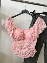 Kép betöltése a galériamegjelenítőbe: 33082 MIRELLA kis virágos húzott crop top
