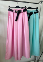 Kép betöltése a galériamegjelenítőbe: 33206 MIA bőszárú nadrág
