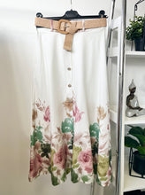 Kép betöltése a galériamegjelenítőbe: 15061 ALMA virágos vászon szoknya
