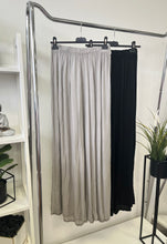 Kép betöltése a galériamegjelenítőbe: 246128 STEFANY bőszárú lenge nyári nadrág
