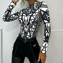 Kép betöltése a galériamegjelenítőbe: 20604 BETTY strasszos mintás body
