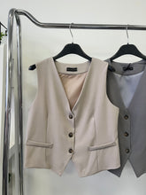 Kép betöltése a galériamegjelenítőbe: 9978 HARPER kosztüm mellény
