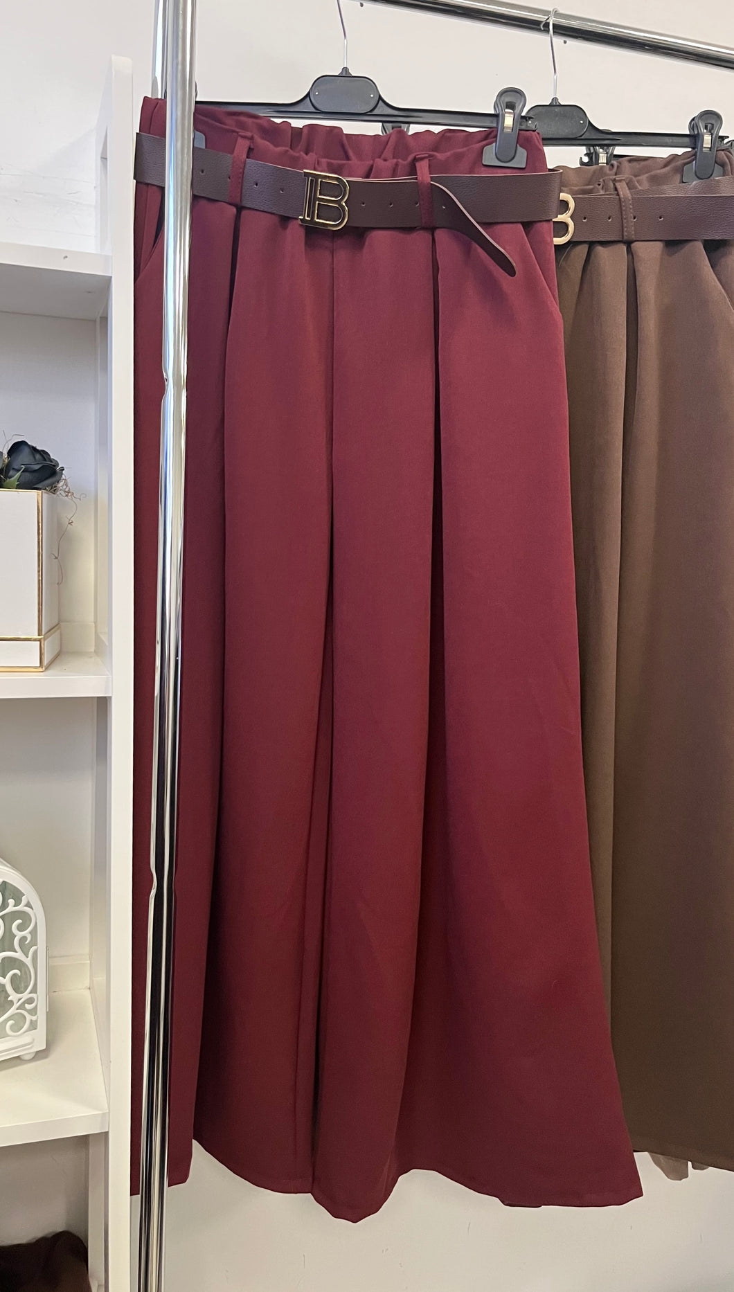 52159 MAYA bőszárú nadrág övvel