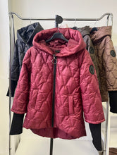 Kép betöltése a galériamegjelenítőbe: 88897 ZOÉ passzés ujjú steppelt kabát
