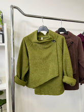 Kép betöltése a galériamegjelenítőbe: 33512 MELBA átlapolt kiskabát
