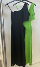 Kép betöltése a galériamegjelenítőbe: 8302 MILA vėkony bordás oldalt kivágott ruha
