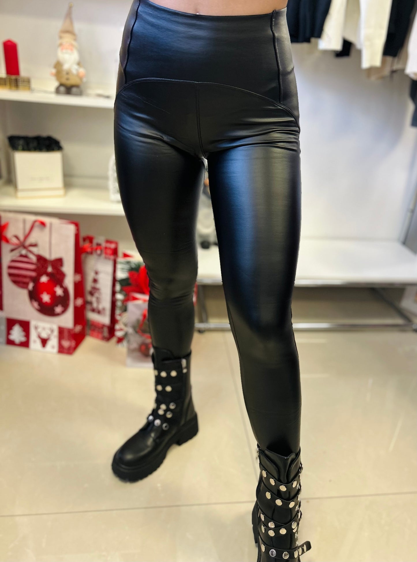 6872 Műbőr bélelt  leggings
