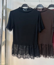 Kép betöltése a galériamegjelenítőbe: 60353 SYLVIA csipke aljú felső
