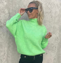 Kép betöltése a galériamegjelenítőbe: 23213 NEON kötött pulóver
