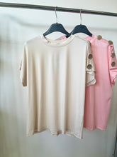 Kép betöltése a galériamegjelenítőbe: 12012 ANDA gombos vállú felső
