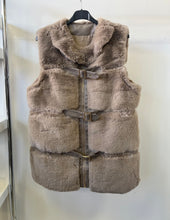 Kép betöltése a galériamegjelenítőbe: 40619 STELLA mellény
