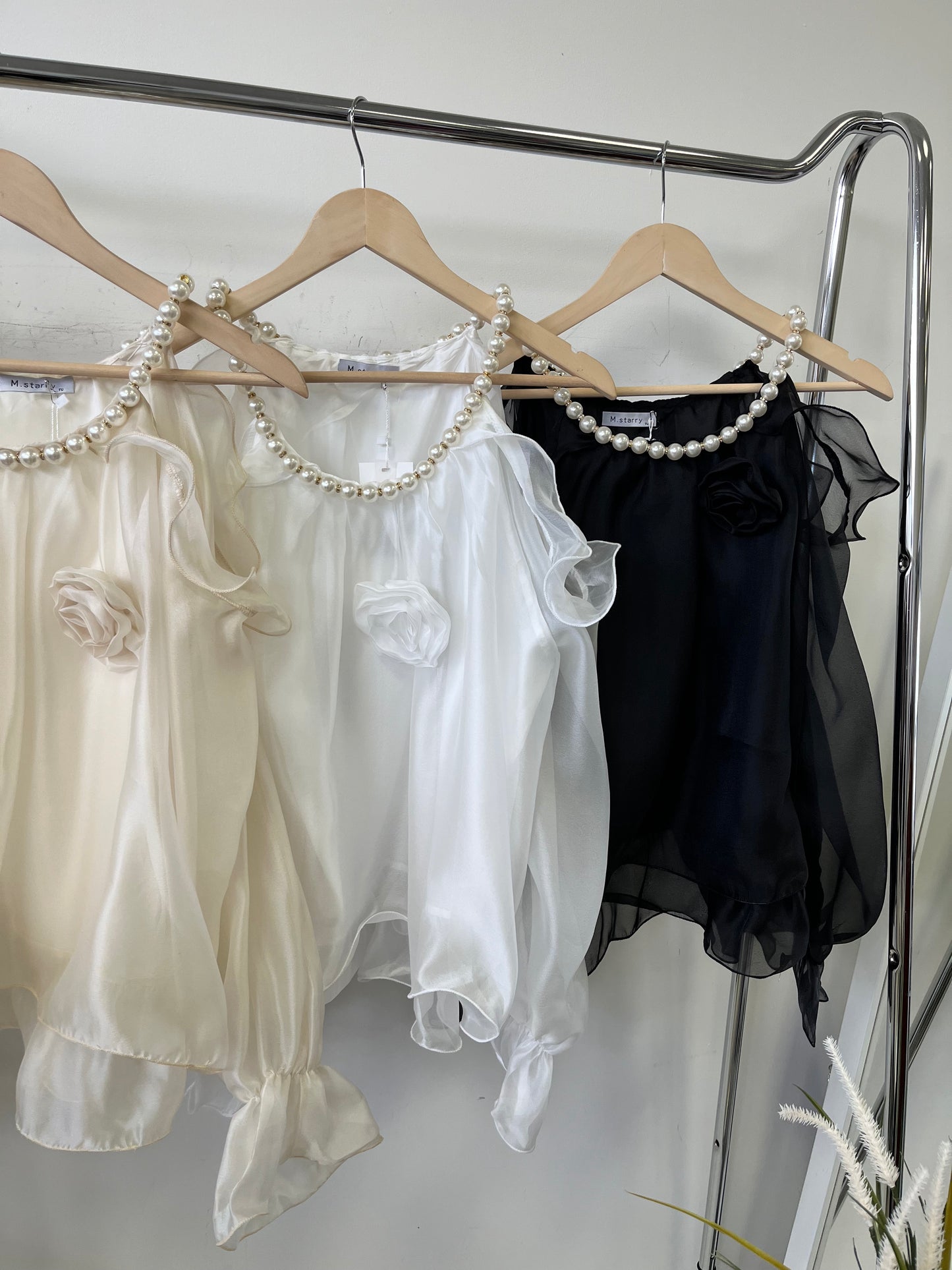 0107 MANDY teklagyöngyös organza blúz