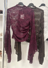 Kép betöltése a galériamegjelenítőbe: 2086 POLLY harang ujjú csipke felső
