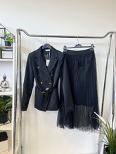 Kép betöltése a galériamegjelenítőbe: 5022 RITA blézer +szoknya szett övvel
