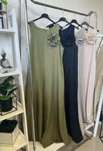 Kép betöltése a galériamegjelenítőbe: 58087 LIDIA zsebes extra bőszárú overál brossal
