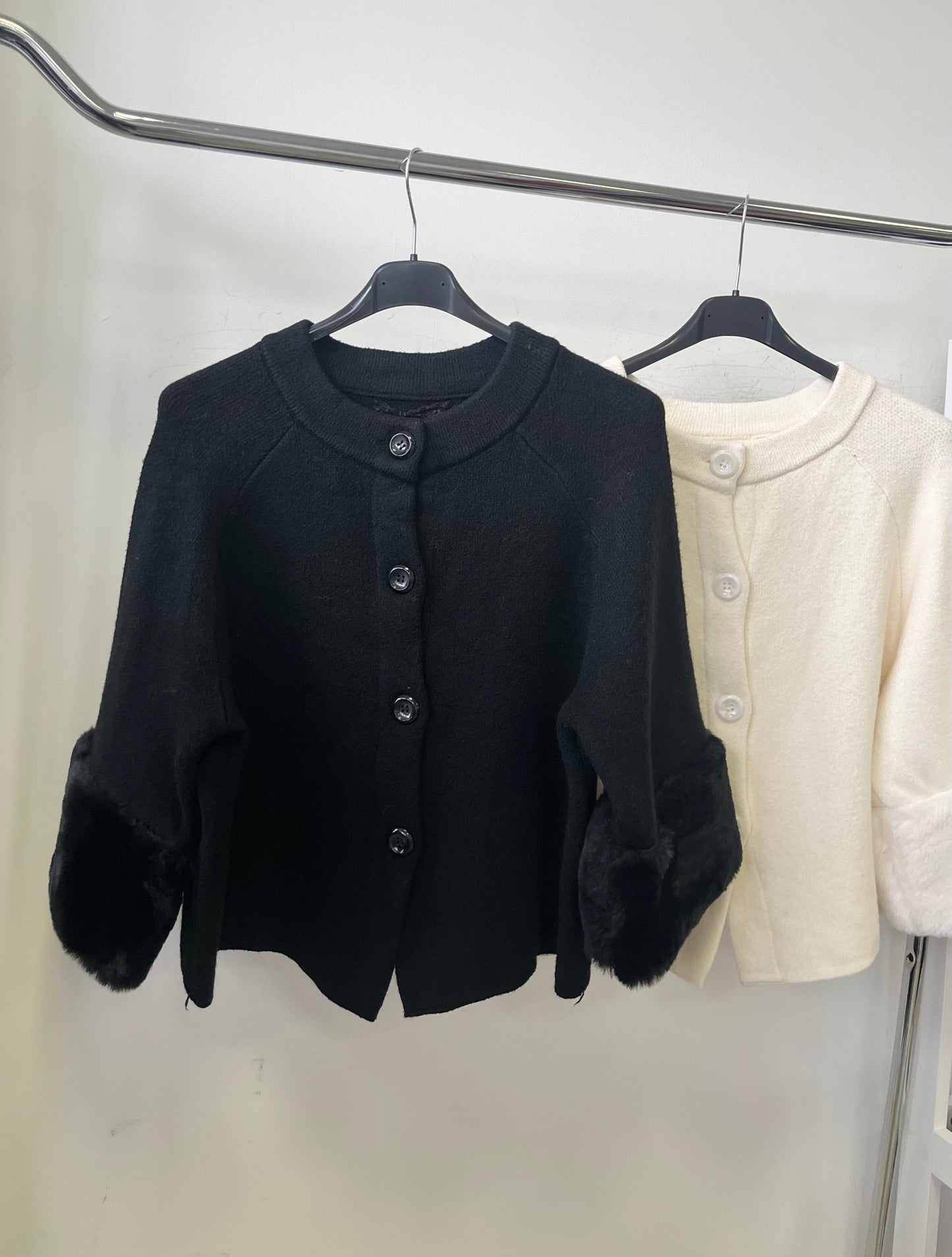 9098 ANY szőrmés ujjú gombos oversize kardigán / felső