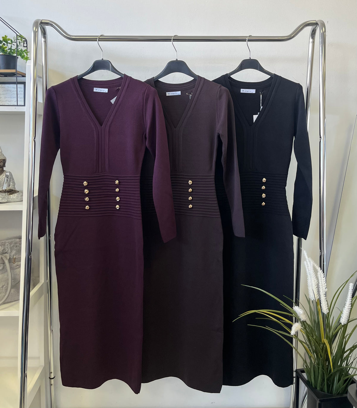98086 IRIS gépi kötött ruha arany gombokkal