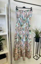 Kép betöltése a galériamegjelenítőbe: 8497 ADA mintás szatén ruha
