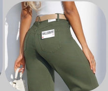 Kép betöltése a galériamegjelenítőbe: 1698 BLACK balloon fit farmer
