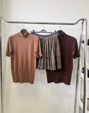 Kép betöltése a galériamegjelenítőbe: 1201 MARA rövid gombos ujjú félgarbó
