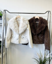 Kép betöltése a galériamegjelenítőbe: 8792 MELISSZA műszőrme kisbunda
