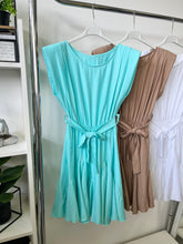 Kép betöltése a galériamegjelenítőbe: NINETT válltömős fodros ruha
