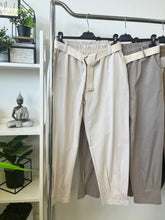 Kép betöltése a galériamegjelenítőbe: 52125 STACY öves nadrág
