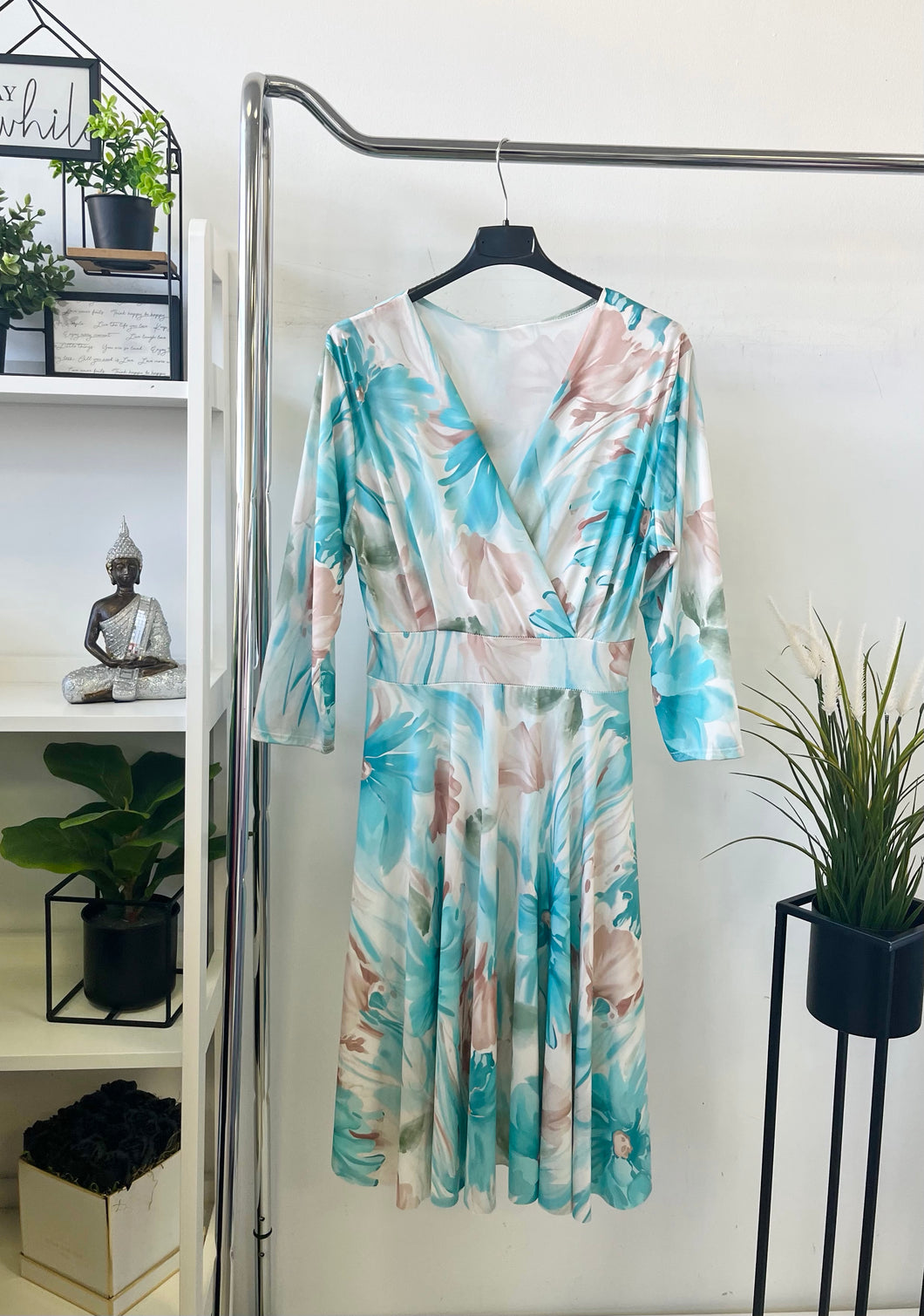 6062 ANNAMARY türkiz virágos hidegselyem ruha