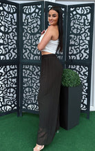 Kép betöltése a galériamegjelenítőbe: 7331 CARINA pliszírozott nadrág
