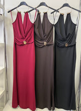 Kép betöltése a galériamegjelenítőbe: 26083 LINETTA alkalmi ruha alkalmi fém nyaklánccal
