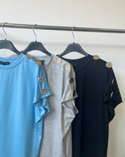 Kép betöltése a galériamegjelenítőbe: 12012 ANDA gombos vállú felső
