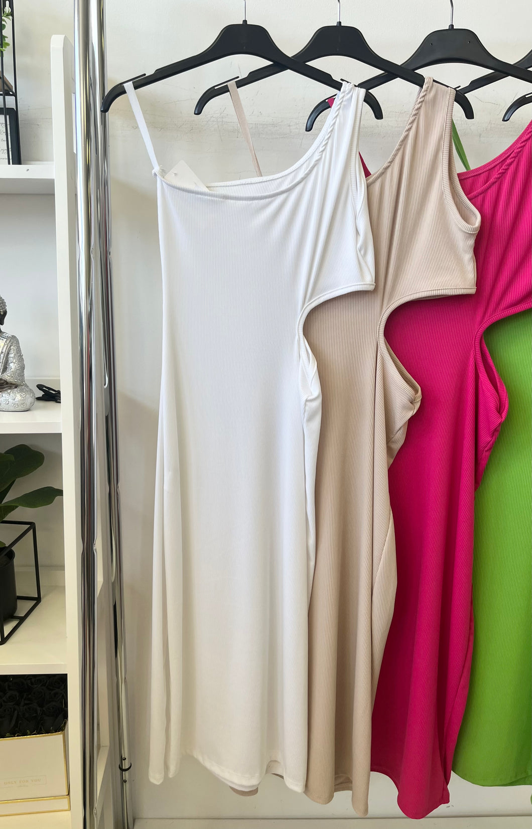 8302 MILA vėkony bordás oldalt kivágott ruha