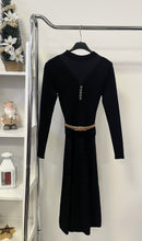 Kép betöltése a galériamegjelenítőbe: 1608 MELANY kötött ruha övvel
