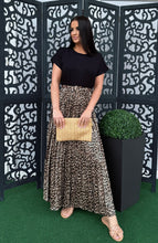 Kép betöltése a galériamegjelenítőbe: 37726 LINDA ocelot pliszírozott szoknyás ruha
