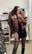 Kép betöltése a galériamegjelenítőbe: 5625 LOTTE szőrmés műbőr kabát
