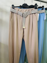 Kép betöltése a galériamegjelenítőbe: 52693 GINA gombos szárú nadrág/csíkos övvel
