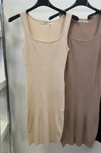 Kép betöltése a galériamegjelenítőbe: 2766 LORENE bordás gépi kötött ruha
