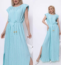 Kép betöltése a galériamegjelenítőbe: 57360 DORINA pliszírozott ruha
