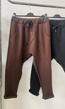 Kép betöltése a galériamegjelenítőbe: 3458 ÜLEPES bundás pamut nadrág
