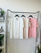 Kép betöltése a galériamegjelenítőbe: 12012 ANDA gombos vállú felső
