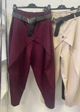 Kép betöltése a galériamegjelenítőbe: 51097 LANA ülepes pamut nadrág
