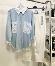 Kép betöltése a galériamegjelenítőbe: 5096 DANA csipke hátú farmer ing
