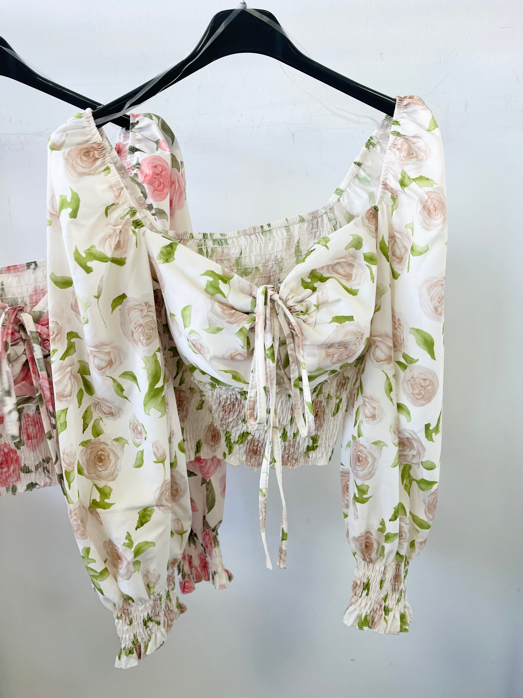 35955 FANNY gumis hátú fűzős virágos felső