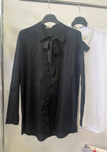 Kép betöltése a galériamegjelenítőbe: 33202 TARA vászon ing szatén masnival
