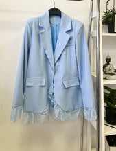 Kép betöltése a galériamegjelenítőbe: 45305 SASSY blézer csipke diszítéssel
