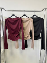 Kép betöltése a galériamegjelenítőbe: 11223 STELLA húzott vállú felső
