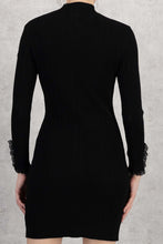 Kép betöltése a galériamegjelenítőbe: MELITTA kötött ruha csipke díszítésű újjal
