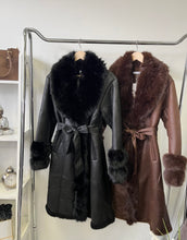 Kép betöltése a galériamegjelenítőbe: 10167 MARGARET műirha bunda
