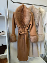 Kép betöltése a galériamegjelenítőbe: 90412 TAMARA szövetkabát műszőrmével
