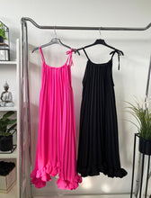 Kép betöltése a galériamegjelenítőbe: 2912 LOLA pliszírozott ruha
